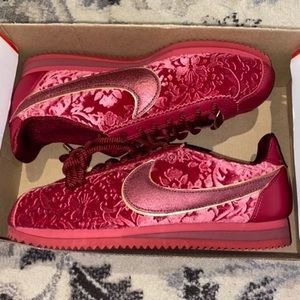 Nike Women’s Cortez Suede Pattern Size 7.5